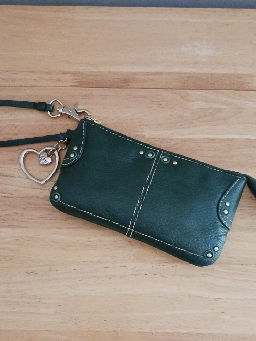 The Sak Green Leather Wristlet With Logo Charm - Picture 12 of 12